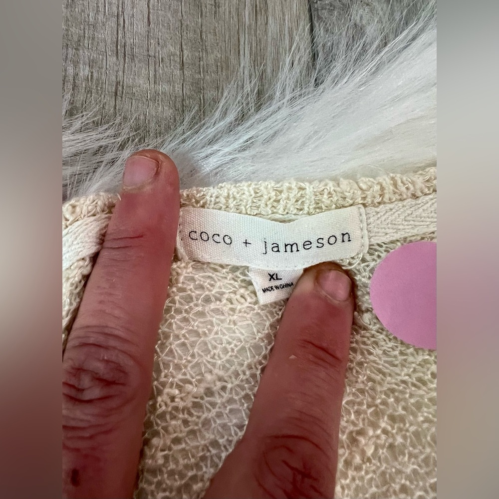 COCO + JAMESON | Elegant Cream Crocheted Shrug Sweater Wrap (XL) - Picture 4 of 7
